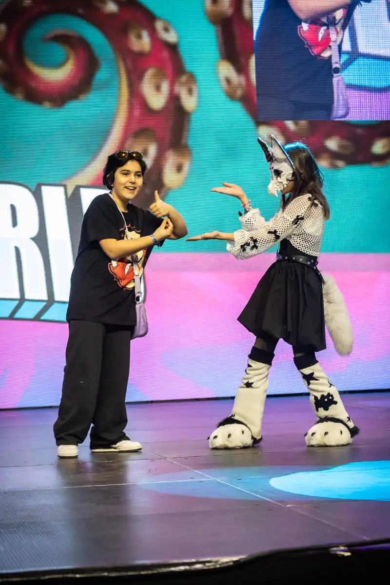 image copyright @chromaforge_cosplaypics