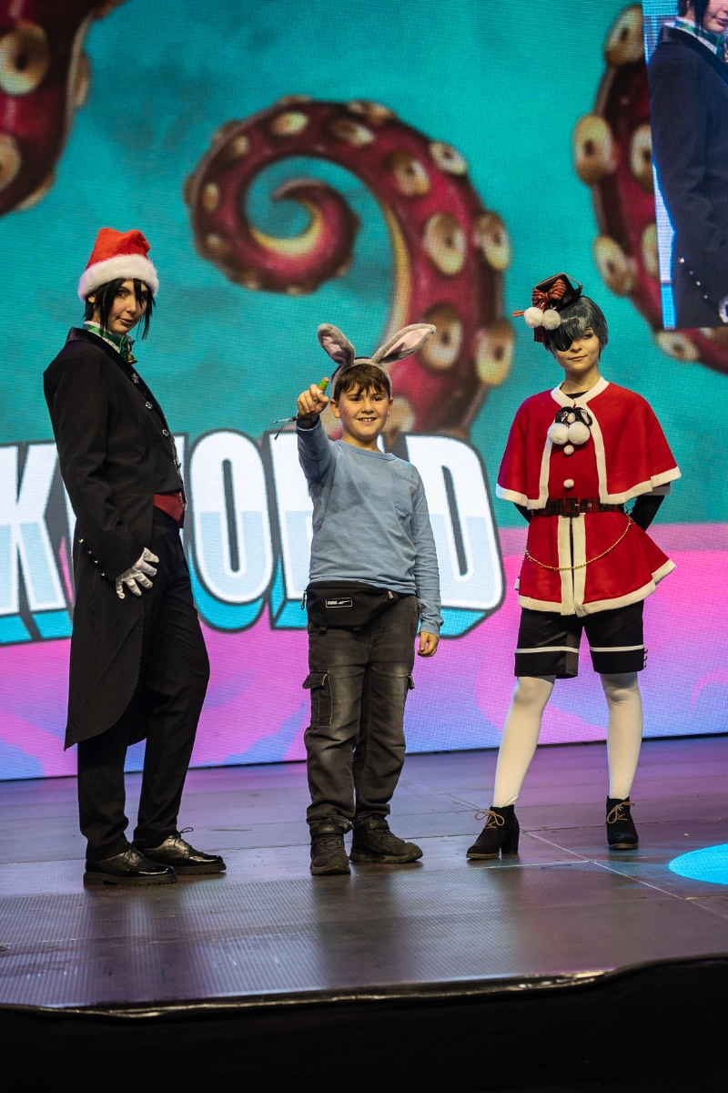 image copyright @chromaforge_cosplaypics