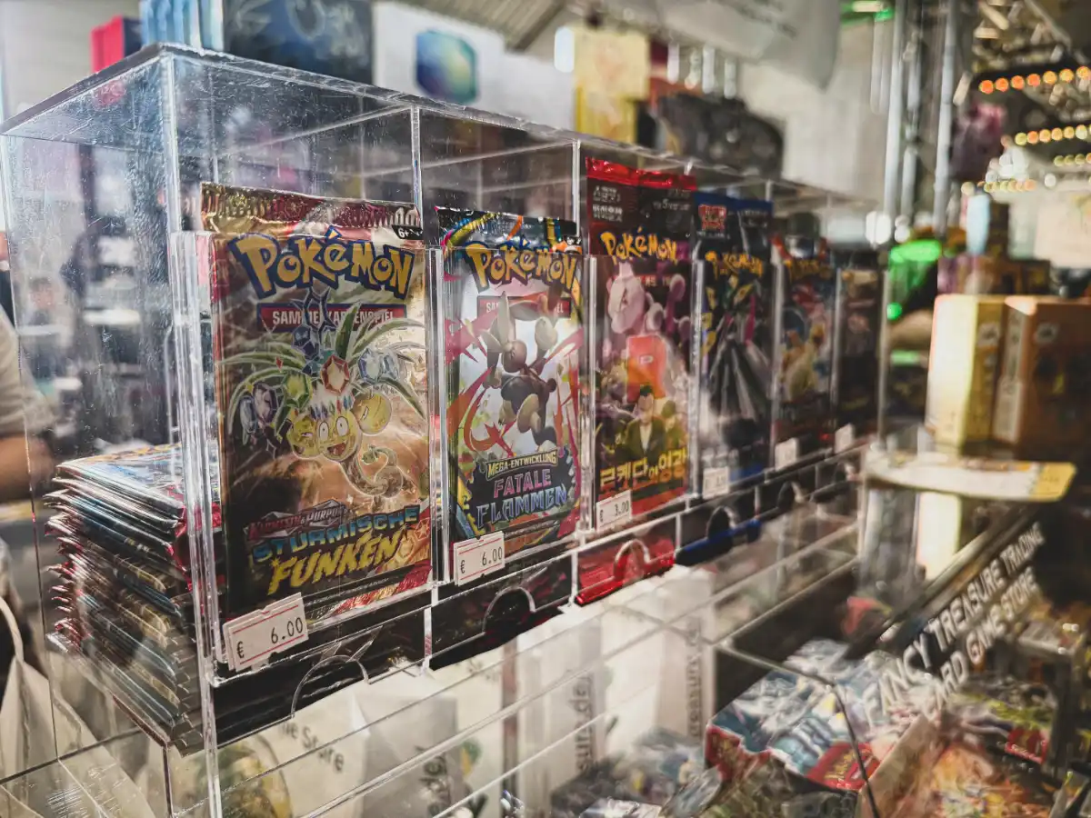 Stand von Fancy Treasure mit Pokomon Karten Display