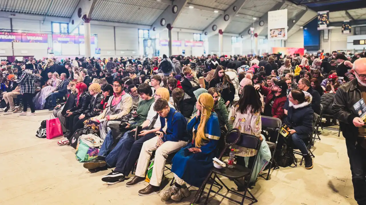 Das Publikum vor der Mainstage beim Cosplay Contest